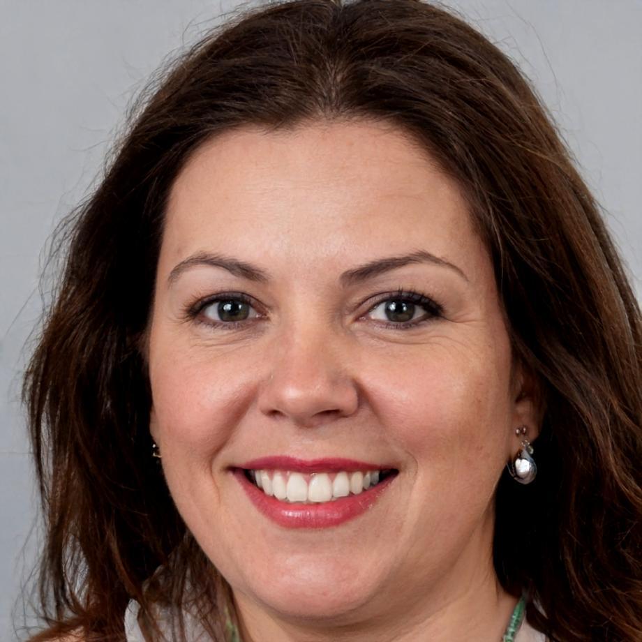 Esperanza Villareal, especialista en análisis financiero